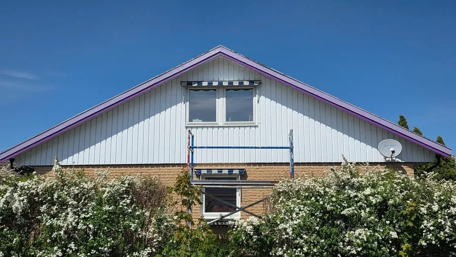 Gavel och snickerier på villa